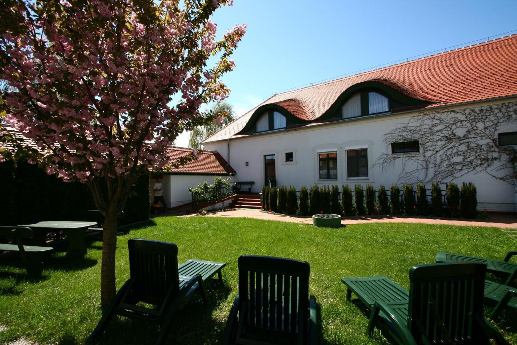 Tornacos Hotel - Hegykő Zewnętrze zdjęcie