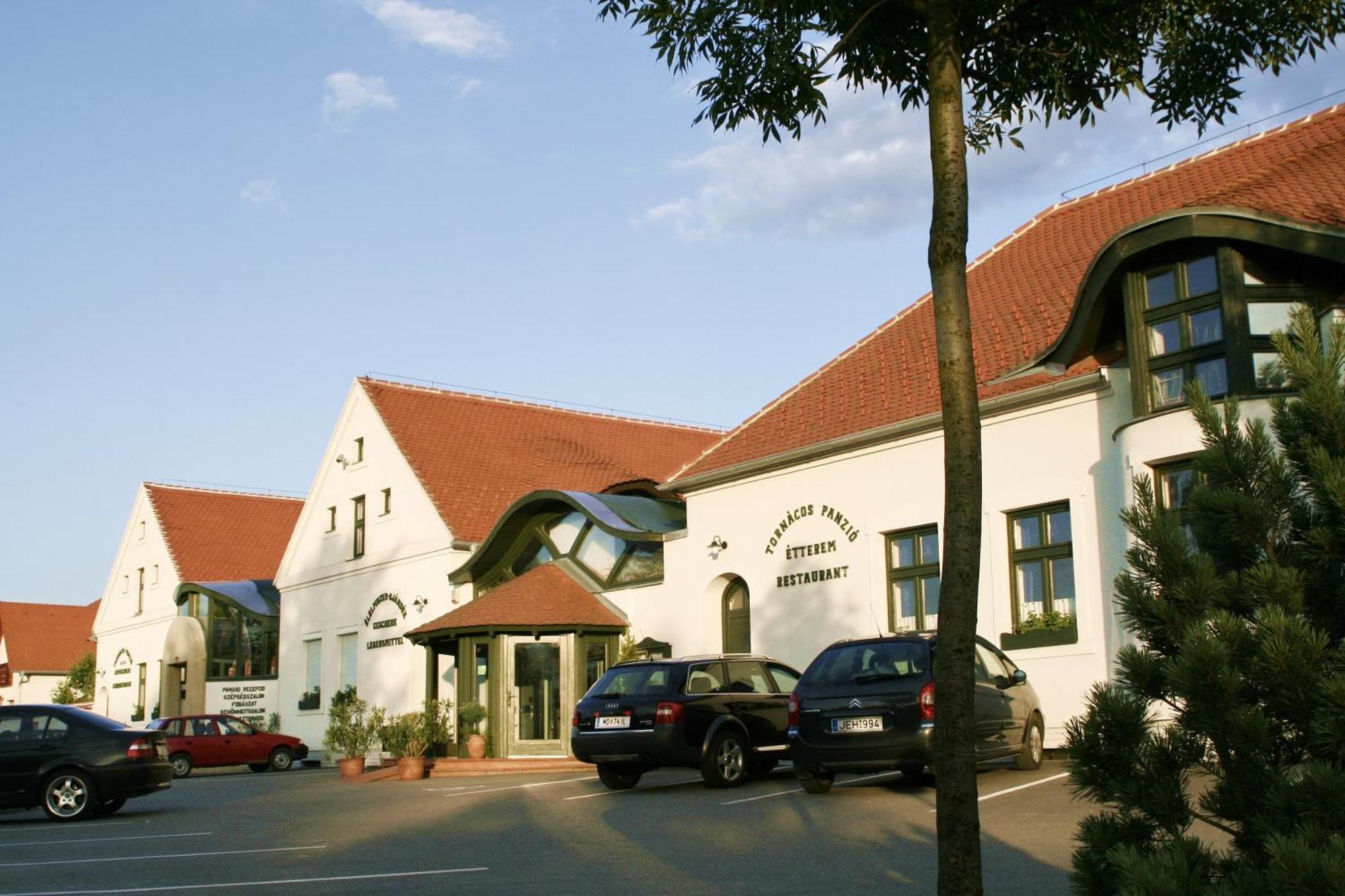 Tornacos Hotel - Hegykő Zewnętrze zdjęcie